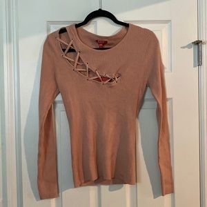 Cute Guess Sweater with cut out front!!🤩